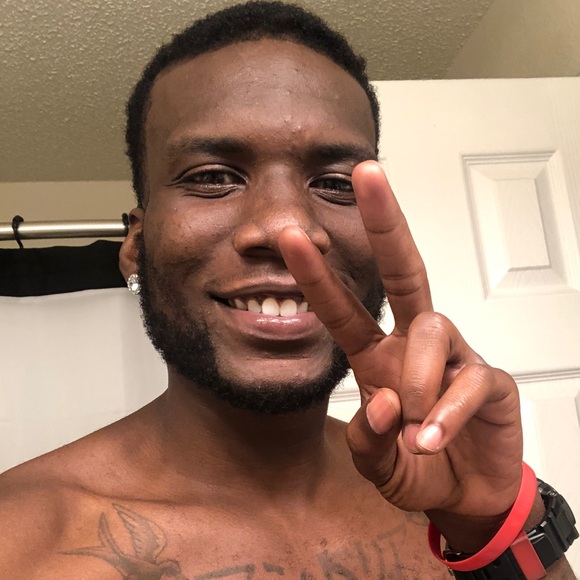 Meet your Posher, Devante - Picture 2 of 2